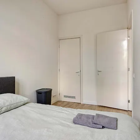 Modern & Bright In Apartment *